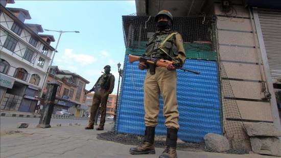 2 former Kashmir chief ministers &#039;locked up&#039; in homes