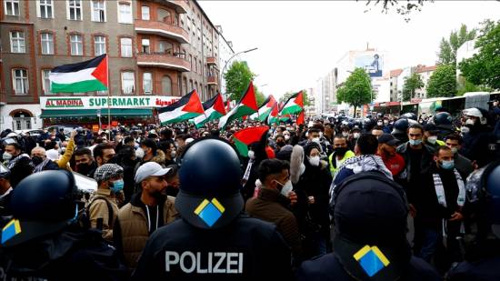 Thousands march in Berlin in solidarity with Palestinians