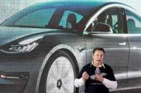 Tesla&#039;s Deliveries Fall, Hurt by China&#039;s COVID-Related Shutdown