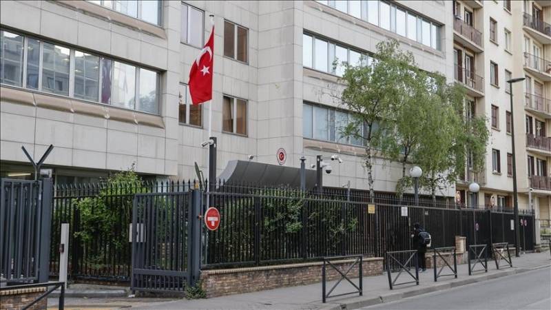 PKK sympathizers attack Turkiye&#039;s Consulate General in Paris