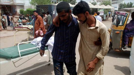 Scorching heatwave bakes Pakistan