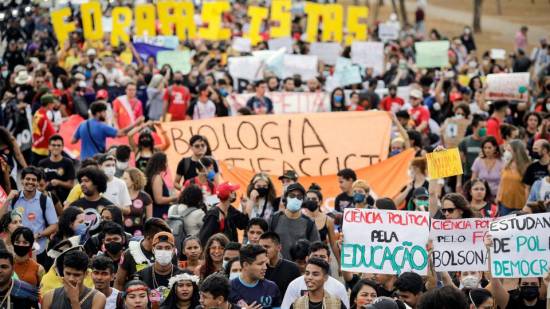 Thousands rally in Brazil in &#039;defence of democracy&#039;