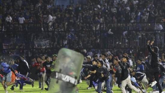 Indonesia: 174 killed at soccer match after police fires tear fuel at rioting followers