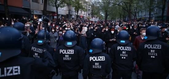 May 1 riots rock Berlin: Police arrest over 350 people